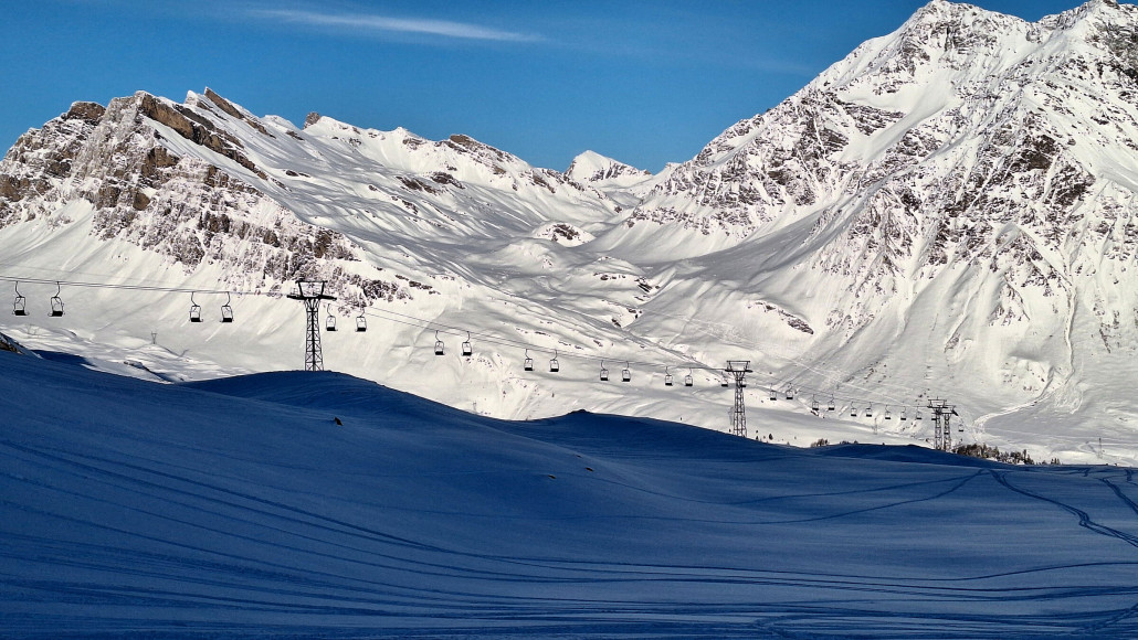 Blick ins Val Gignun. Piz Uccelo und Einshorn. Da würde man ins Skigebiet von Splügen kommen.