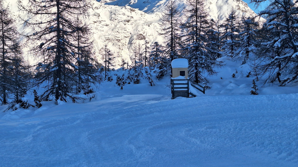 Früher gabs hier einen schnelleren Ponylift. Dessen Talstation steht noch.