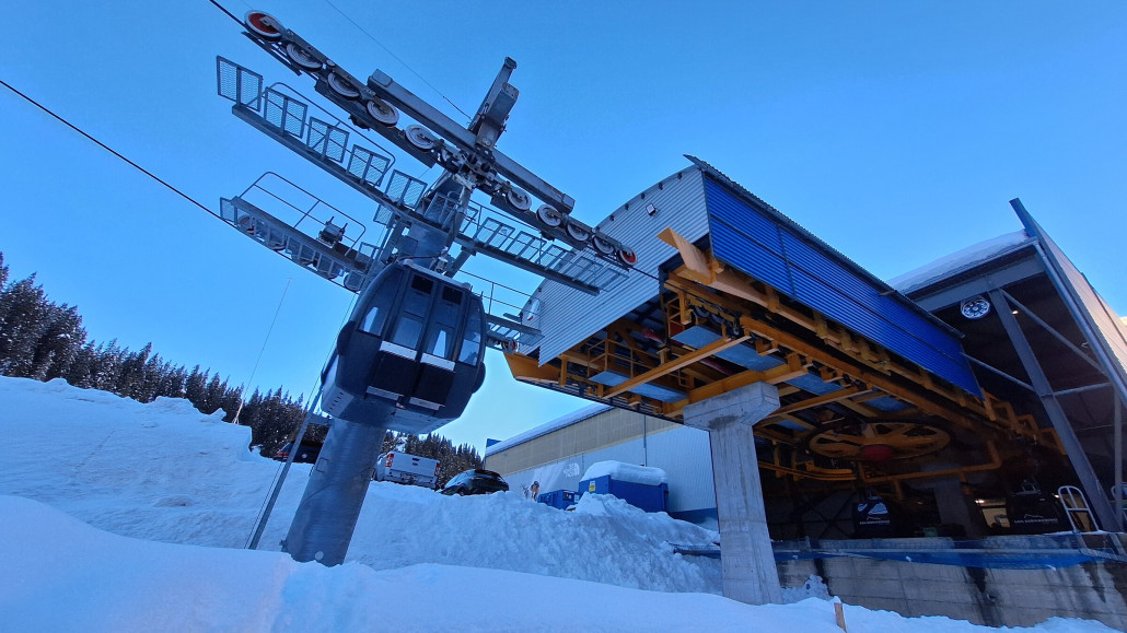 Und dann warten bis alle aus dem Parkplatz raus sind.