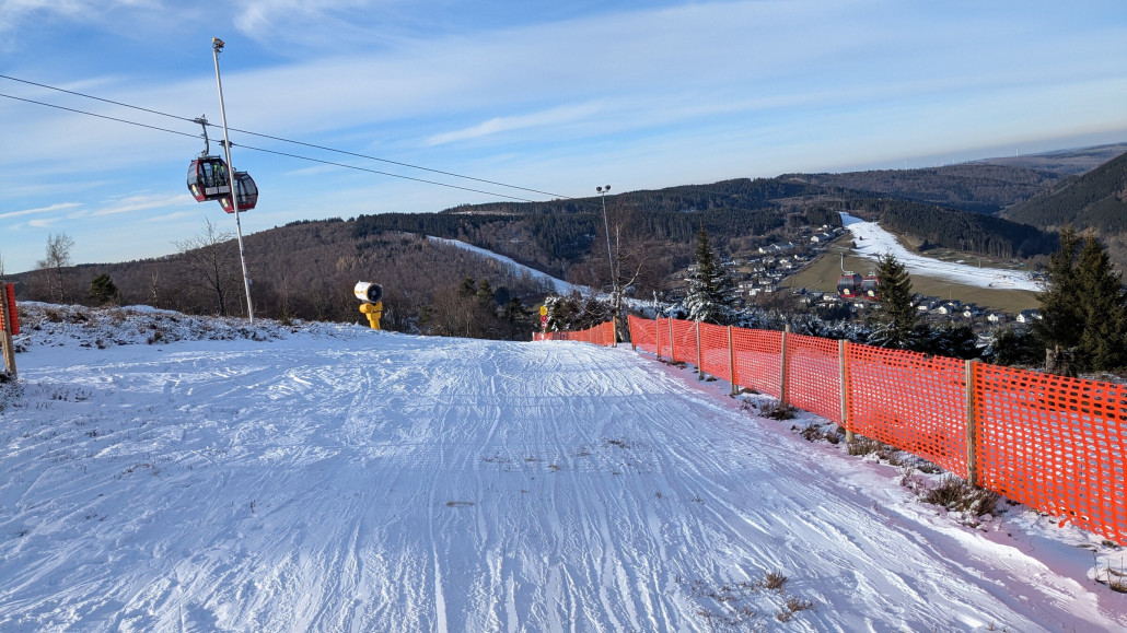 DIe Querung zurück zur Gondel ist hingegen erstaunlicherweise gar nicht beschneit