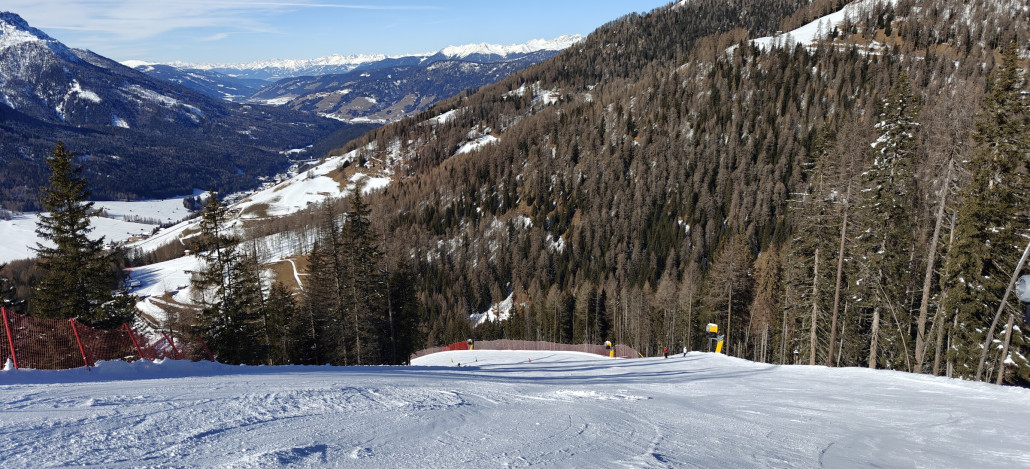schwarz hemmt bei vielen die Abfahrtslust - daher ist die Piste deutlich weniger frequentiert.