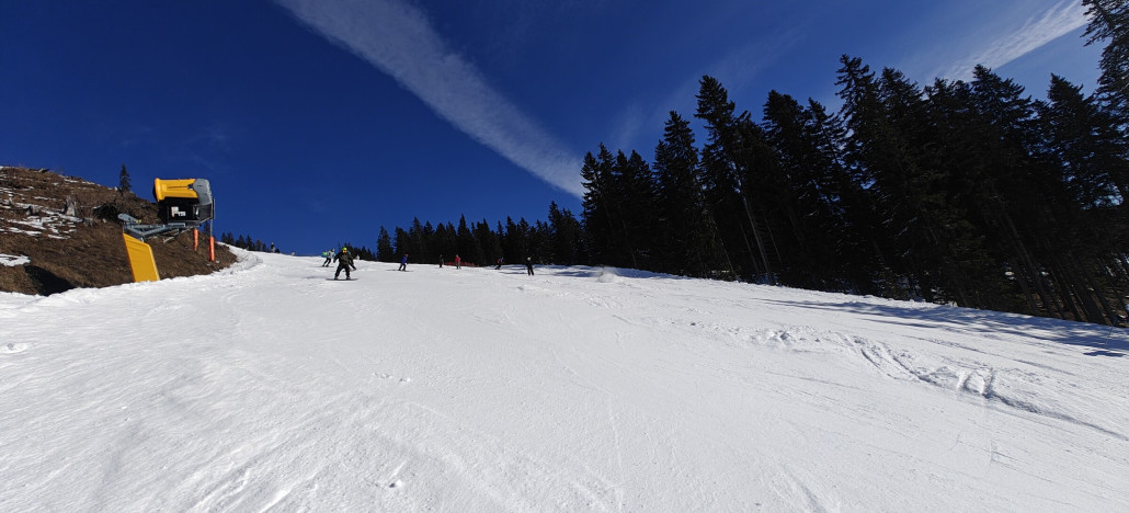 Hier stoßen viele an ihre skitechischen Grenzen und rutschen eher den Hang runter.