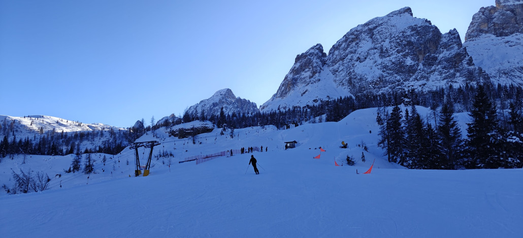 Nach neuerlicher Fahrt mit der 6KSB Porzen gehts über eine verdammt langen Ziehweg rüber zum Kreuzberg - Monte Croce..