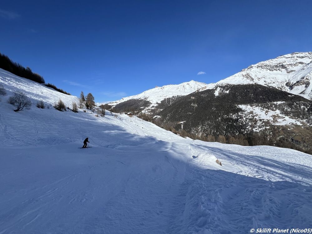 Auch hier war es schon lange nicht mehr vorbereitet, auf den Wiesen von Barati