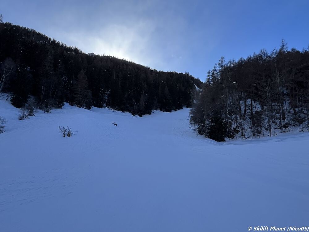 Letzter roter Abschnitt vor dem Parkplatz, leider seit mehreren Tagen nicht frisch präpariert