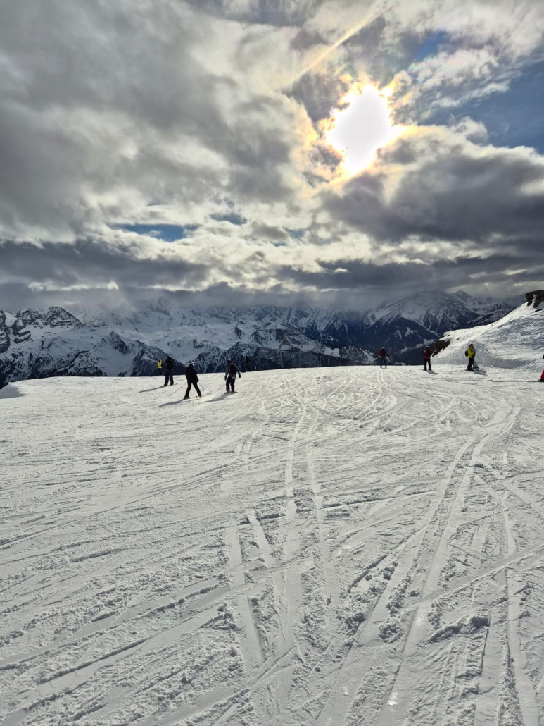 Am Übergangsjoch mit interessanter Wolkenstimmung