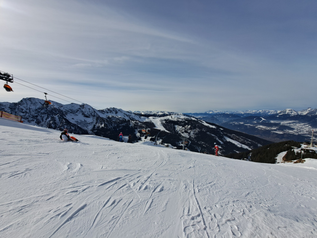 Gipfel (Panoramapiste) zur Mittagszeit