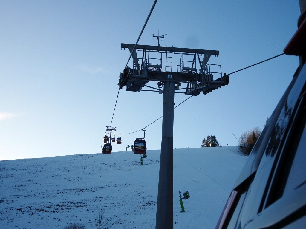 Ohne Wartezeiten ging es nach oben in die Sonne.