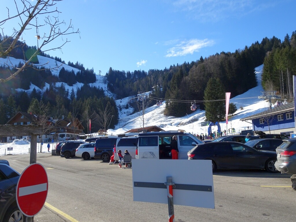 Blick auf die Trasse der Gondelbahn