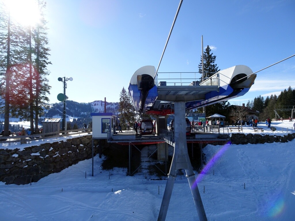 Bergstation mit Tunnelverkleidung