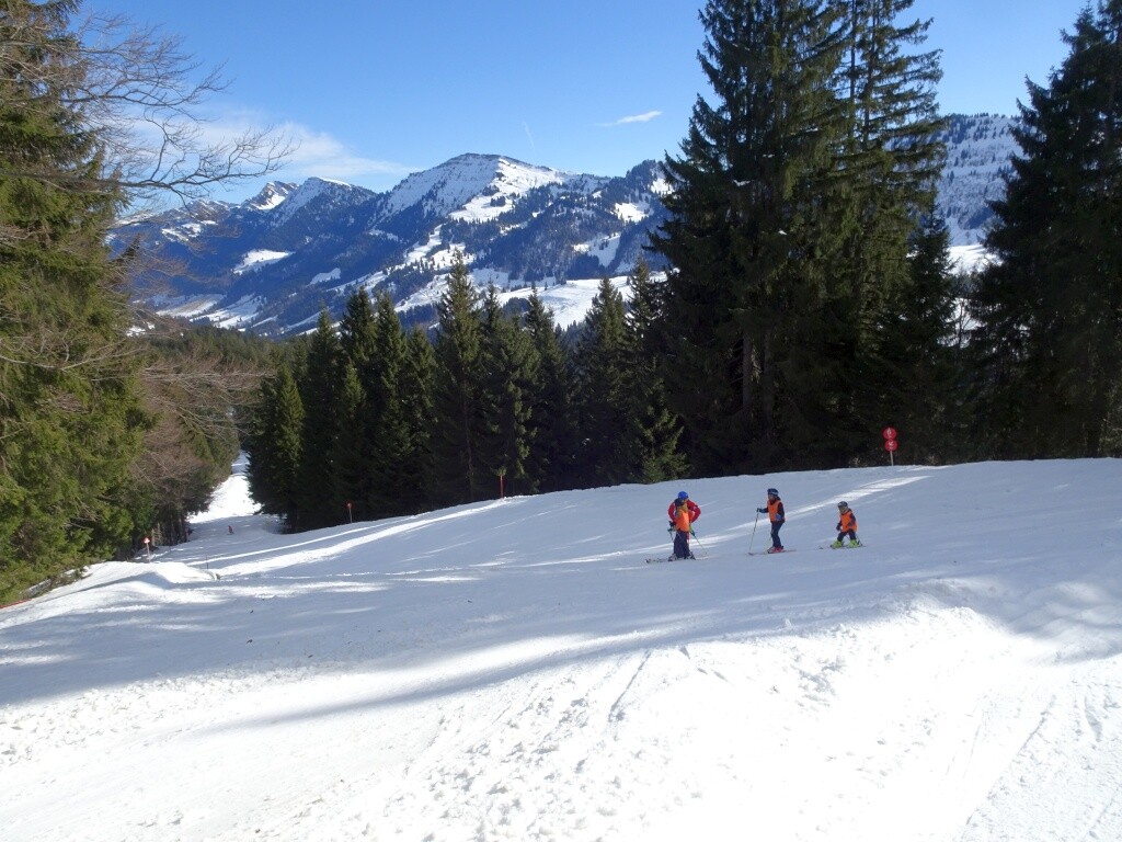 Dann auf die rote Steinegundpiste (6) – Direktverbindung zum Imberg