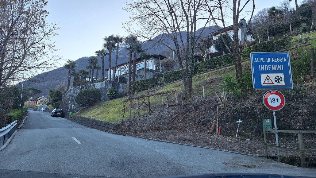 Ab Vira sind es 1200 Höhenmeter bis Ale di Neggia