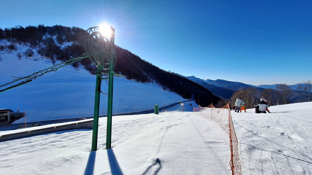 Der Kinderlift in sündliche Richtung entlang der Passstrasse nach Indemini