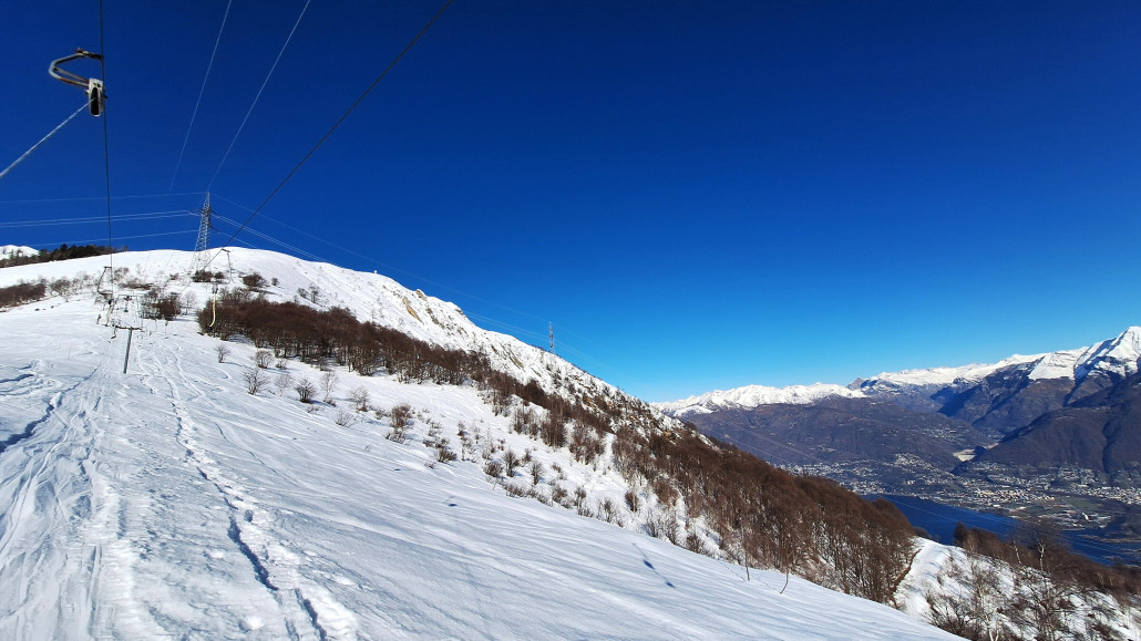 Wo sieht man vom Lift aus links und rechts des Trasse den gleichen See. ;-)