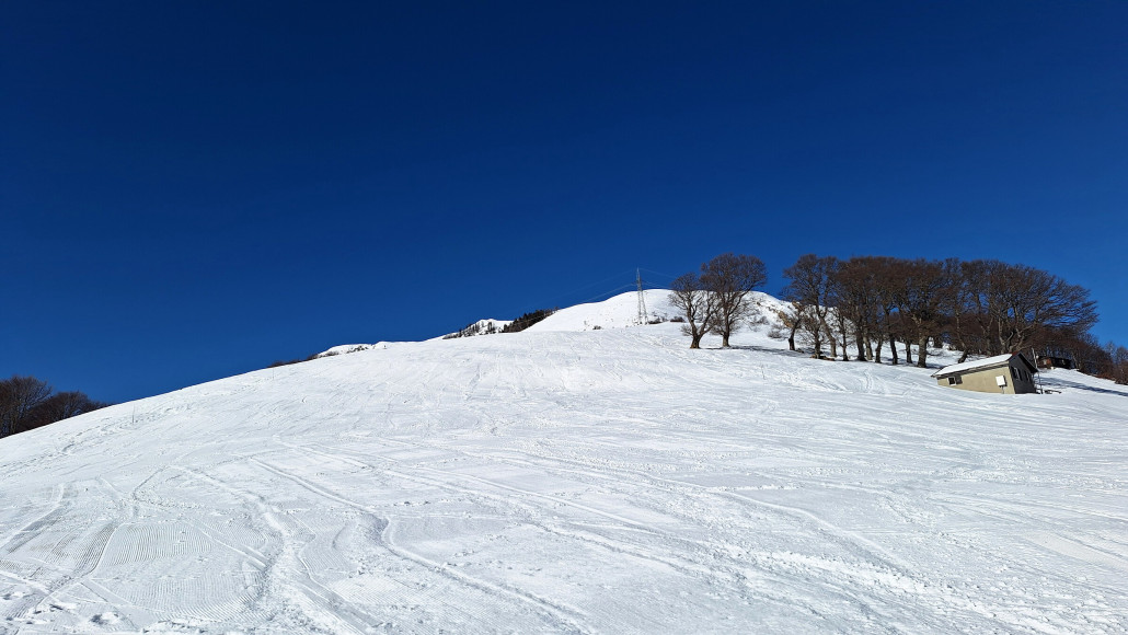 der Haupthang. es ist fast unmöglich ohne lange Wartezeiten einen anderen Skifahrer vor die Linse zu bekommen