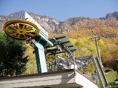 Talstation von einem Leitner Skilift als Antrieb. SB auf der Umlenkscheibe