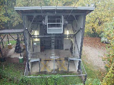 Talstation Claro. Anlage ist kurz aber steil link die Talstation der Sargbahn