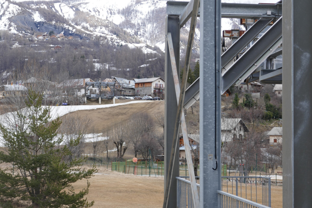 Strecke ins Dorf und Bergstation