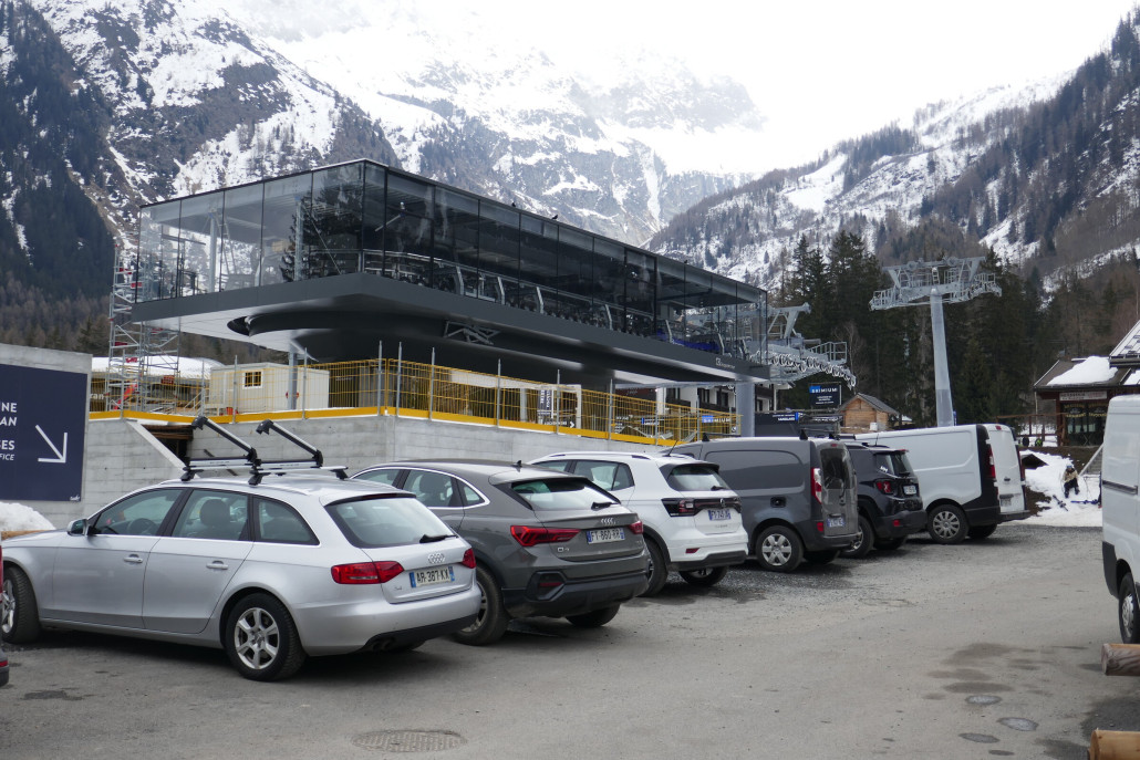 Talstation EUB Lognan im Skigebiet Grand Montets