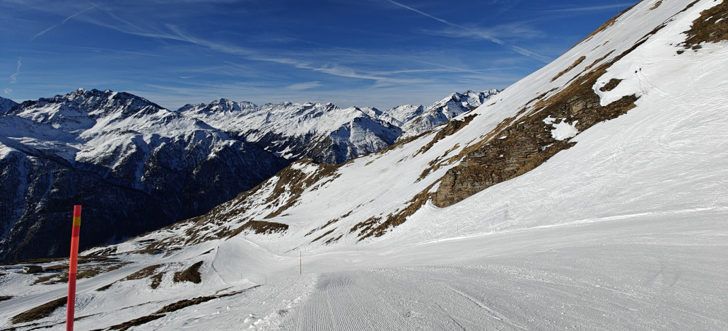 die Piste war zwar nur dünn aber ging ausgezeichnet zu fahren, erst am Sonntag wurds an einigen Stellen etwas "grasig"..