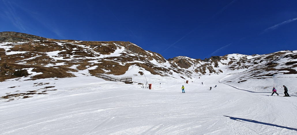 wieder auf der beschneiten Schareckabfahrt, gut eingeschneit keine Steine kein Gras