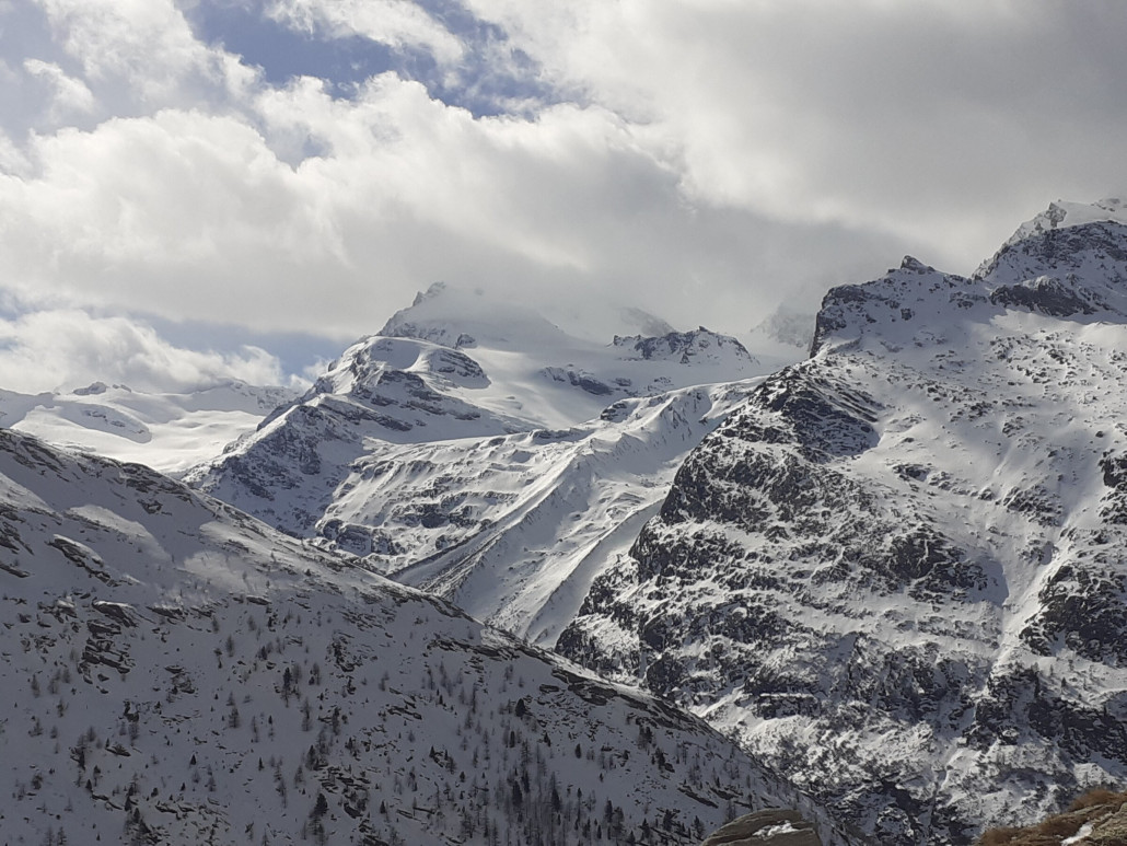 Auf Heidbodme. Blick zum Strahlhorn, Rimpfischhorn und zur Britanniahütte