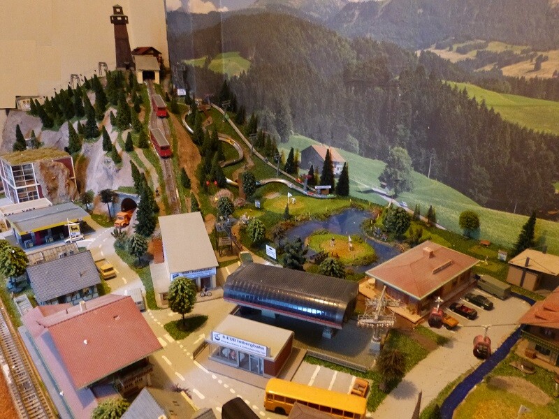 Hier nochmal die beiden Talstationen Imbergbahn und Hündlebahn. Die Imbergbahn hat übrigens auch ein neues Kassengebäude erhalten.