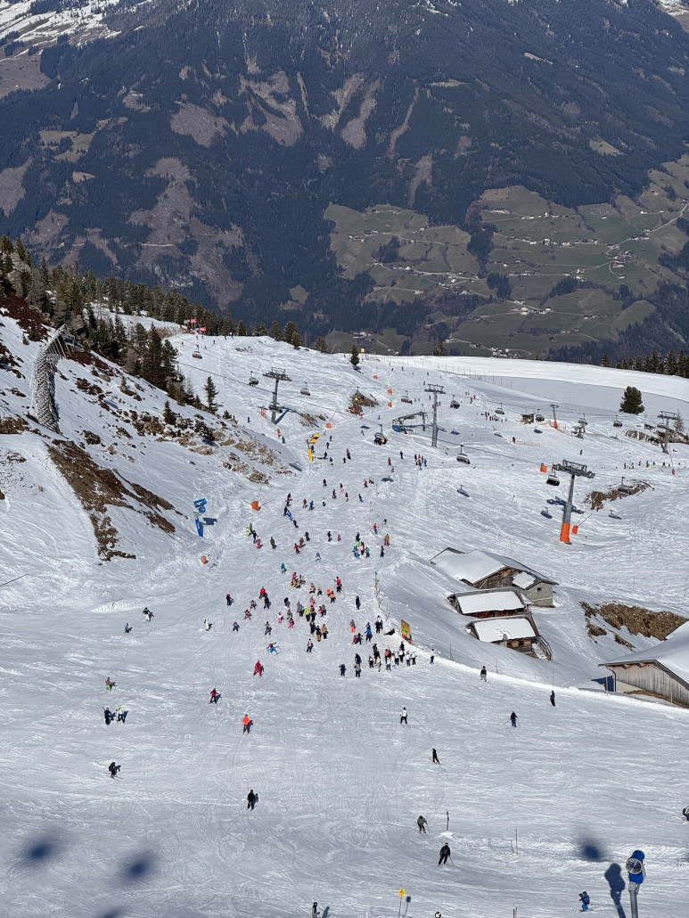 Die Kreuzung aus Sonnen-Jet-Piste und Zentralstrecke, klassisch sehr voll. Und sehr gefährlich, da viele zu schnell und ohne zu schauen unterwegs!