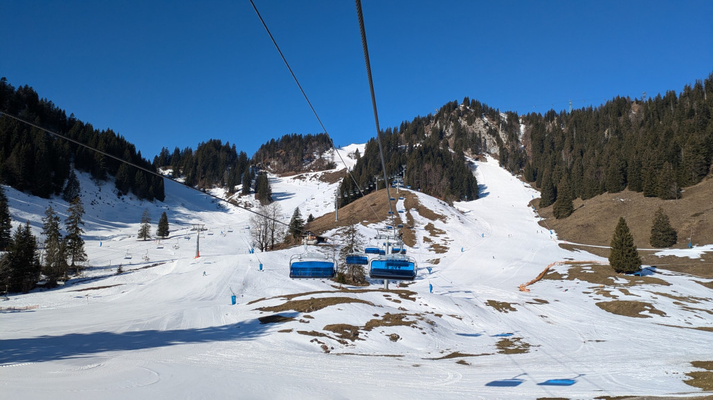 Blick auf die Pisten am Ahorn 4er