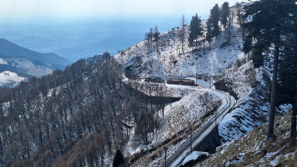 Zug Nummer 3 Bergwärts