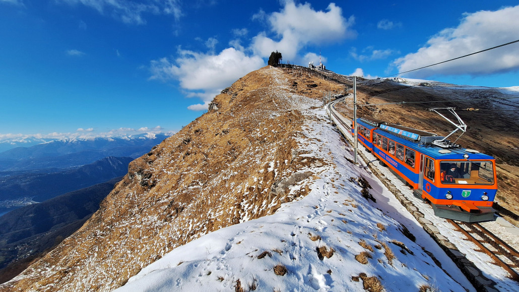 Letzter Zug des Tages talwärts