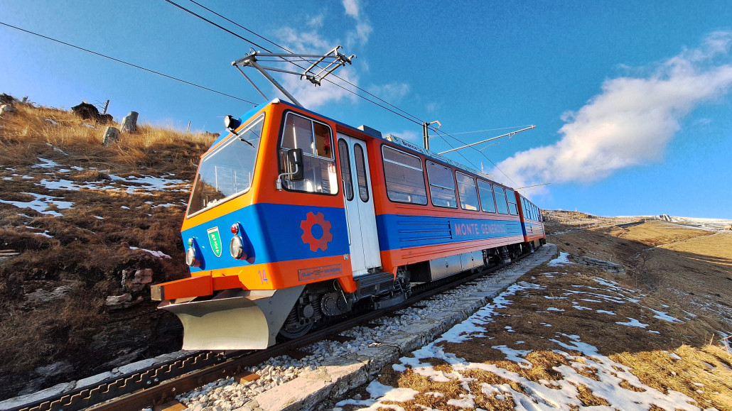 Fährt sonst leer. hoch