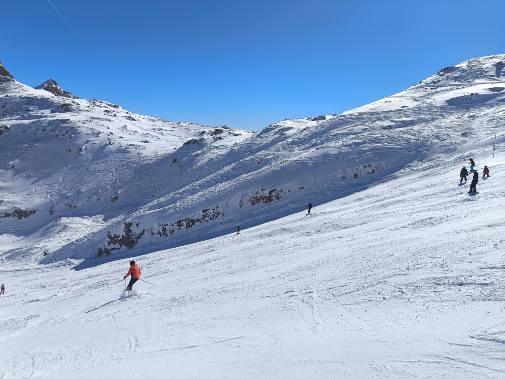 Zehnerkar: Evtl. hier wurde hier auf der rechten Seite was gemacht? Hier kommt es mir etwas flacher vor. Aber wirklich bezeugen würde ich es nicht.