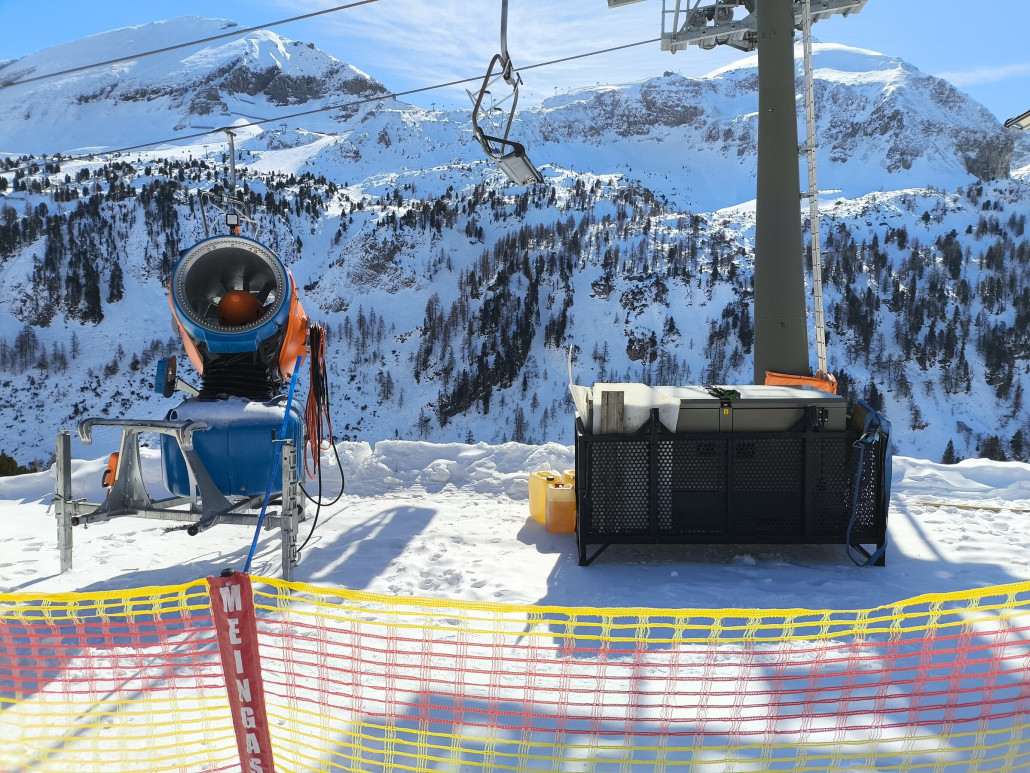 Supersnow 700 mit Stromgenerator sieht man auch nicht oft. Standort Monte Flu