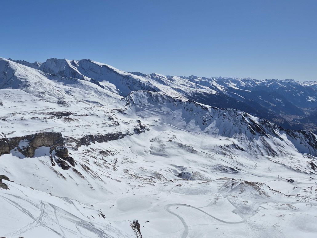 Kleine Skitour auf den Markgrötzenkopf zur Einstimmung mit Blick auf Fallbichl, Schareck und links hinten die Fleiß