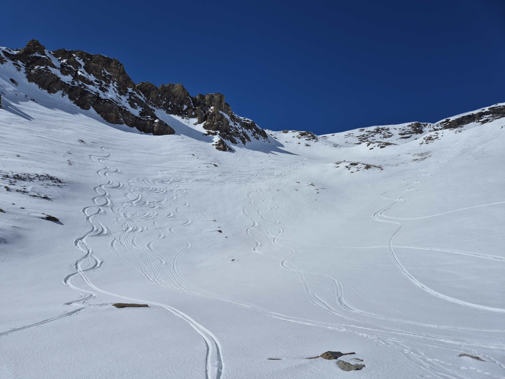 Die Abfahrt hatte dann alles zu bieten: Pulver, Pappschnee und recht tiefen Sulz