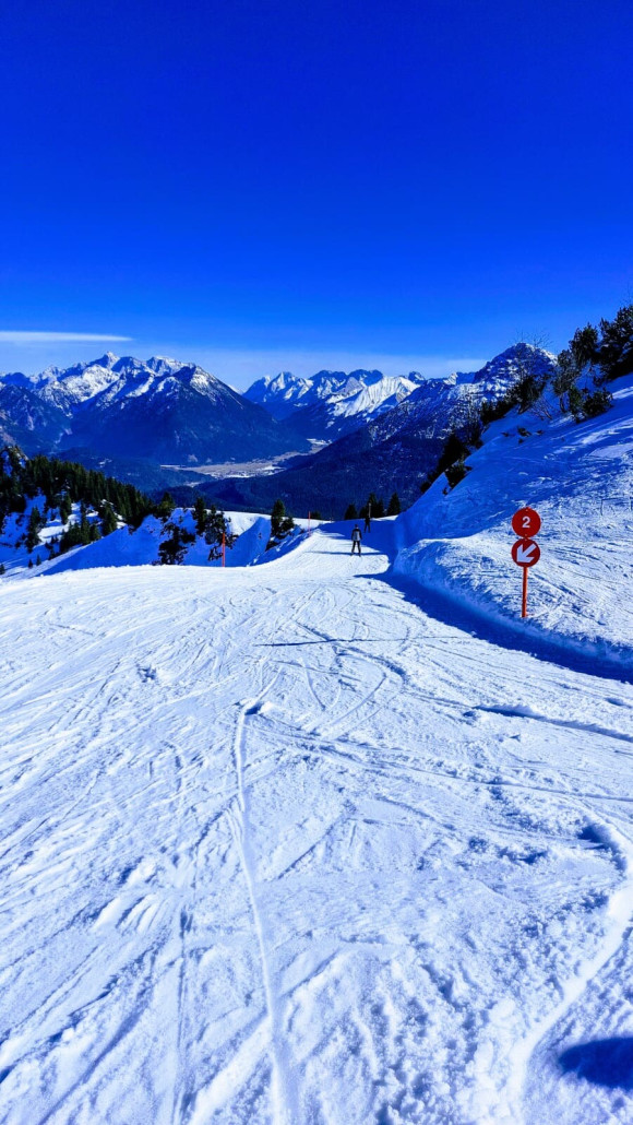 Gratabfahrt mit Zugspitzblick