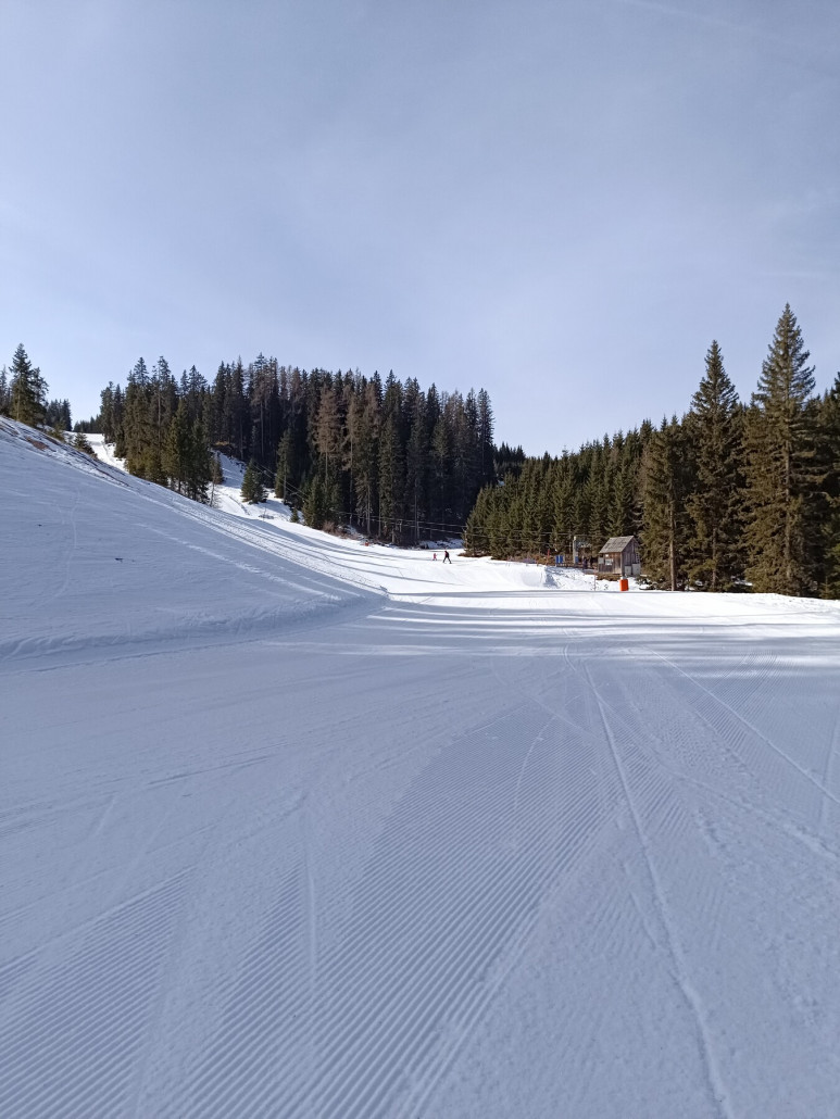 Blick von Piste 8 zum Starnberglift 2 Talstation