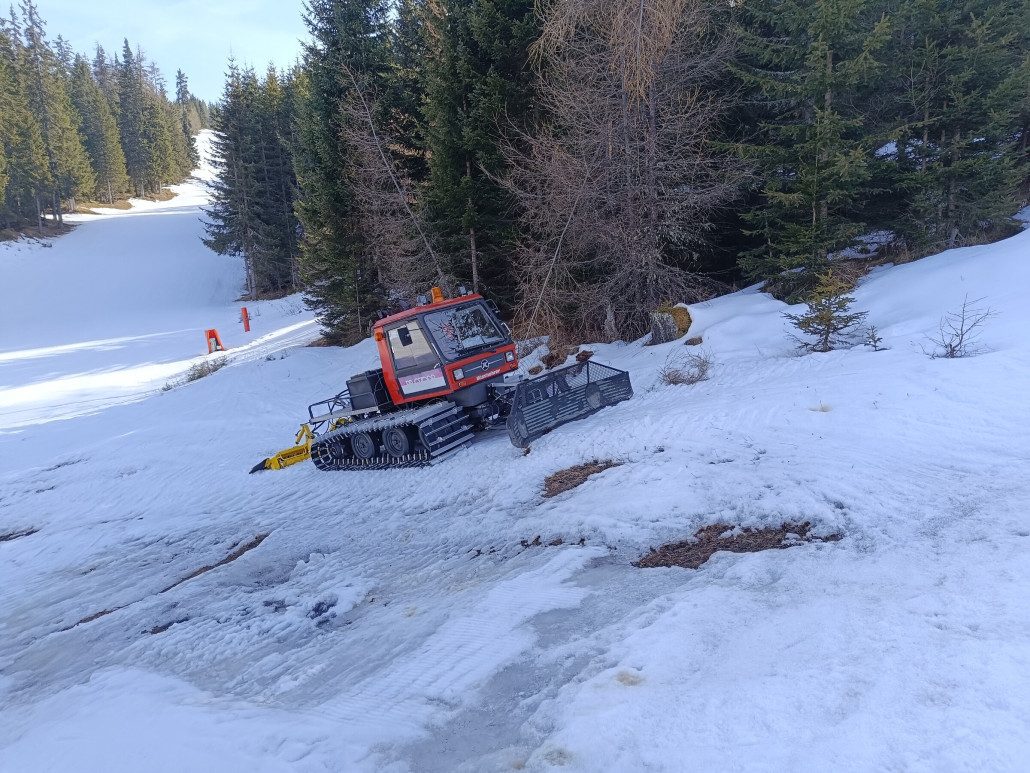 Süßer Pistenbully für Rodelbahn