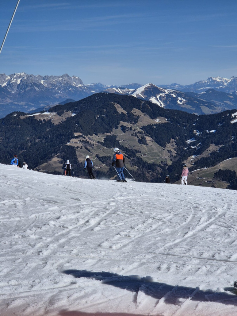 Auf der Schatzberg-Seite. Salve und Wilder Kaiser im Hintergrund