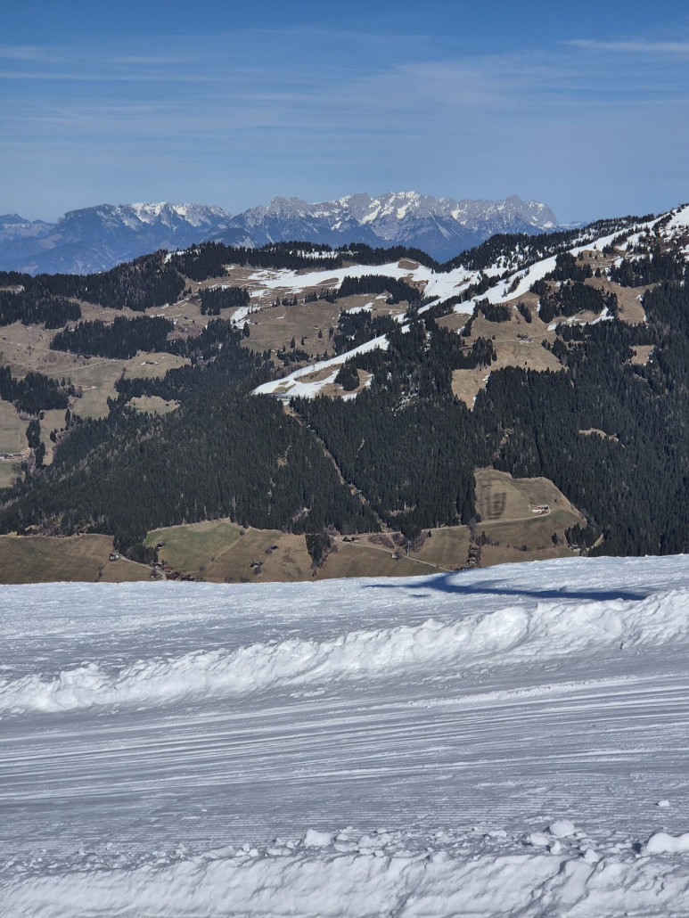 Gegenüber die Wurmegg-Abfahrt an der Verbindungsbahn. Schneeband aber erstaunlich gut zu fahren.