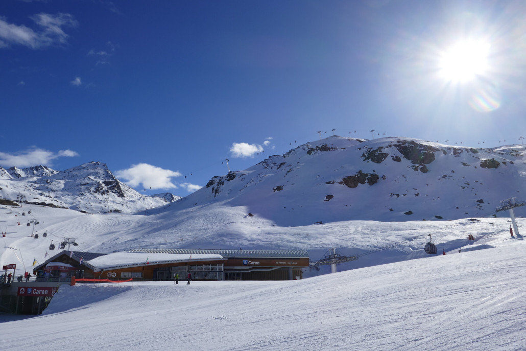 Neue EUB Les 2 Lacs oben am Grat. Ich bin an dem Tag gar nicht näher an die Bahn hingekommen und sie somit auch nicht gefahren.