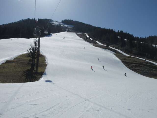 6-MGD Hochkössen, darunter die Familienabfahrt unten und die Unterhochstättabfahrt, rechts daneben der 2-SL Training