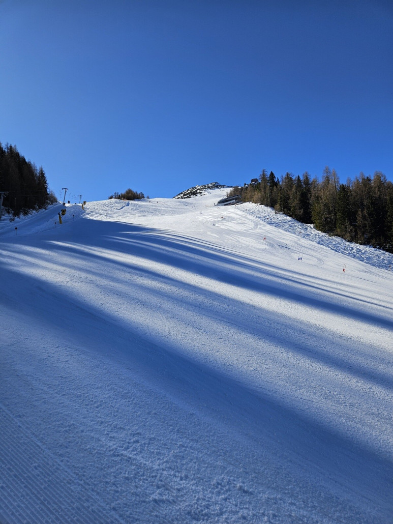 die 2 von unten. War mein Favorit. Mittig, gut getarnt die Bergstation der Gondel