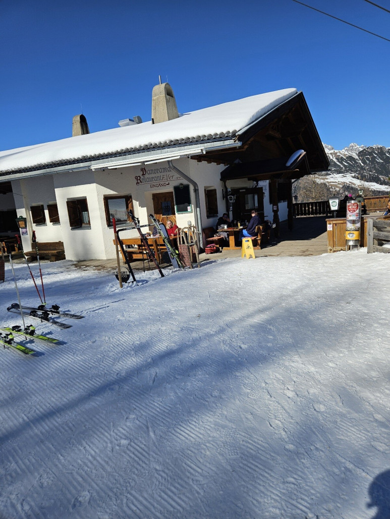 die einzig offene Hütte, das Panoramarestaurant