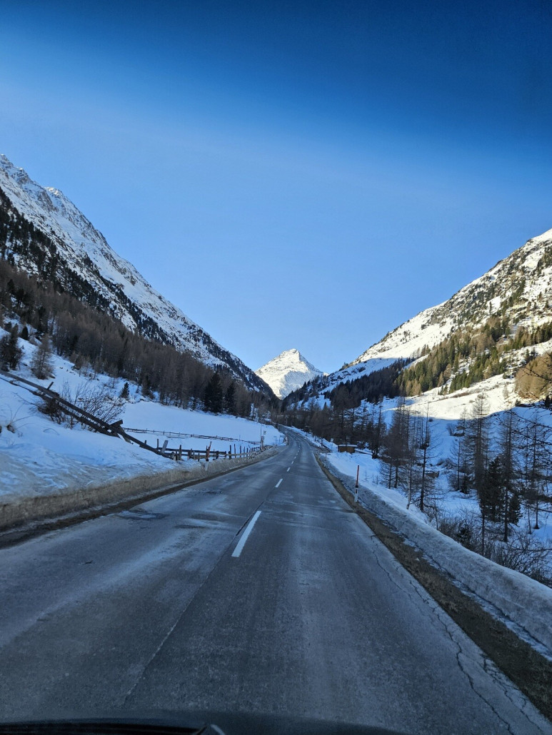 die Anfahrt ist schon mal cool, könnte die Talleitspitze sein