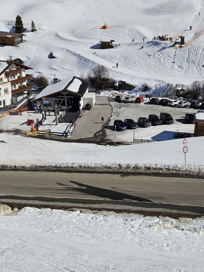Ausblick auf die Talstation der DSB plus Parkplatz