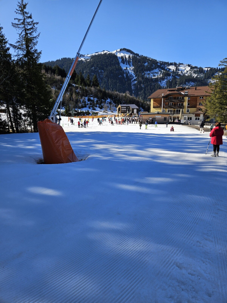 etwas unkonventionell gestartet, nicht an der Gondel, sondern auf Schi am Ziehweg hin zu den Schleppern