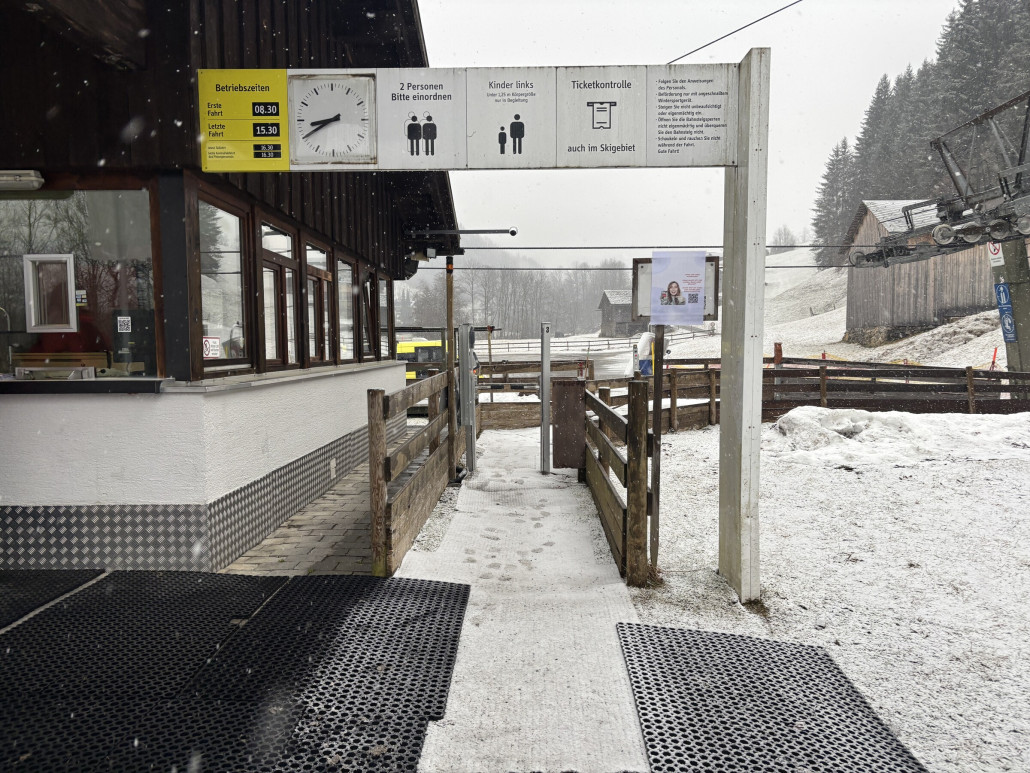 Kurz nach halb neun….