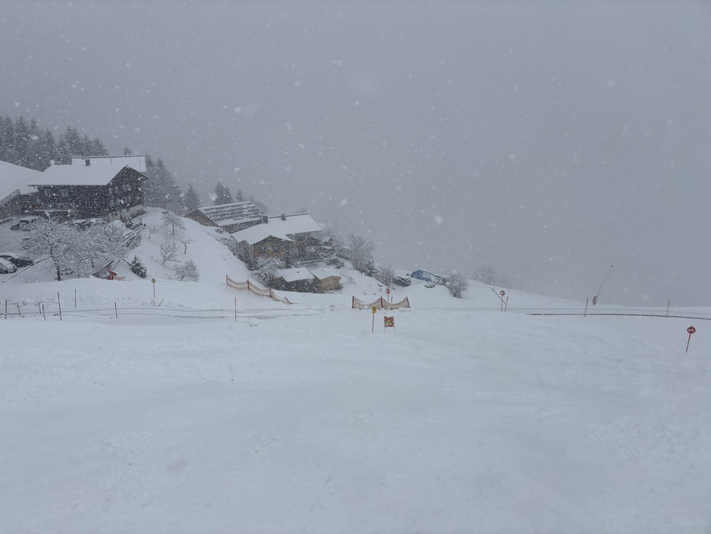 Man sieht den Untergrund nass durchschimmern